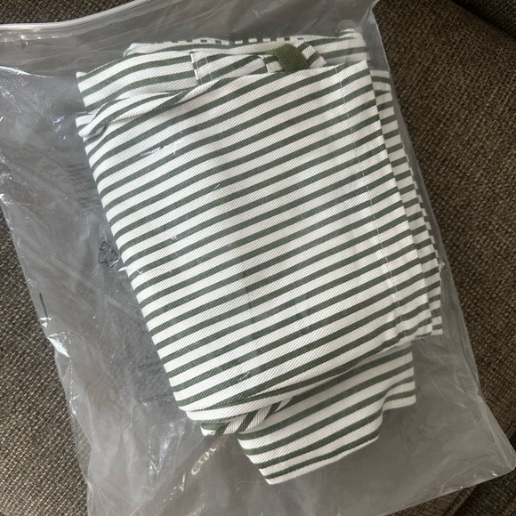 NWT- Loose Barrel Jeans - Picture 4 of 5